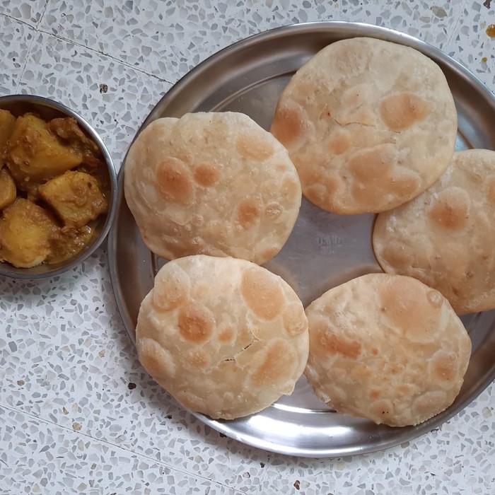 ডাল পুরি (৩ টি) + আলুর দম + পায়েস/মিষ্টি - Dal Puri (3 Pcs) + Aloo Dum + Payesh/Sweet