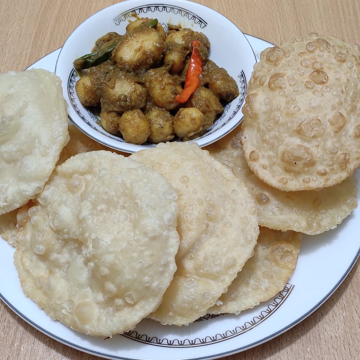 লুচি (৩ টি) + আলুর দম + পায়েস/মিষ্টি - Luchi (3 Pcs) + Aloo Dum + Payesh/Sweet