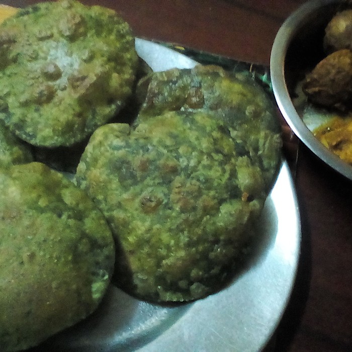 Matarshuti Kachuri (3 Pcs) + Aloo Dum + Payesh/Sweet